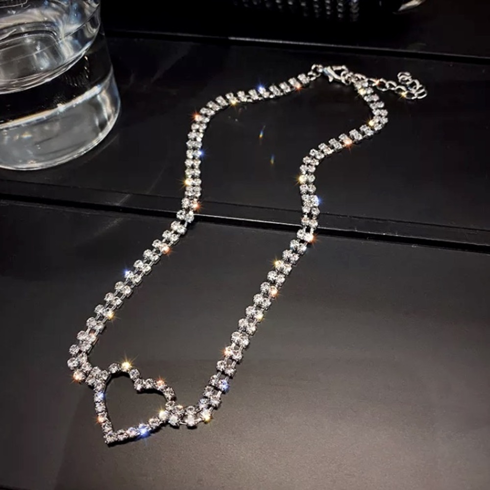 🌟 Silver Rhinestone Heart Pendant Necklace Choker